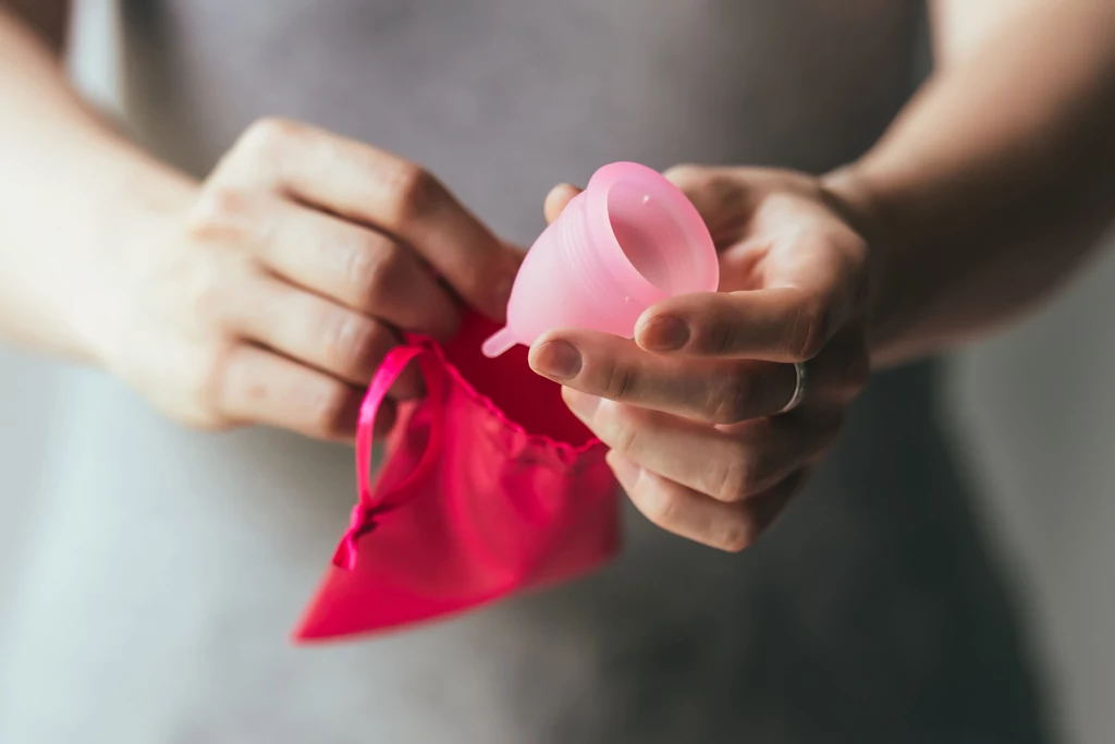 Kubeczek menstruacyjny będzie służył przez wiele lat Kubeczek menstruacyjny będzie służył przez wiele lat