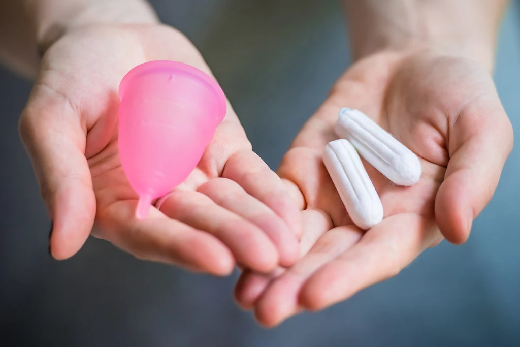 Kubeczki menstruacyjne uchodzą za bezpieczniejsze od tamponów Kubeczki menstruacyjne uchodzą za bezpieczniejsze od tamponów