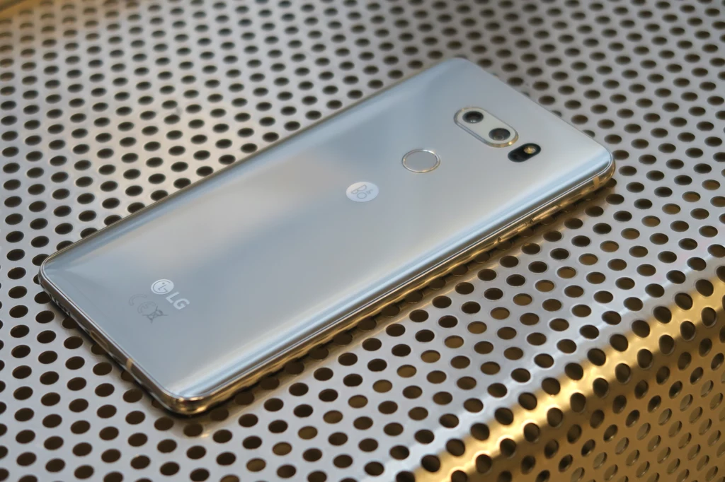 LG V30