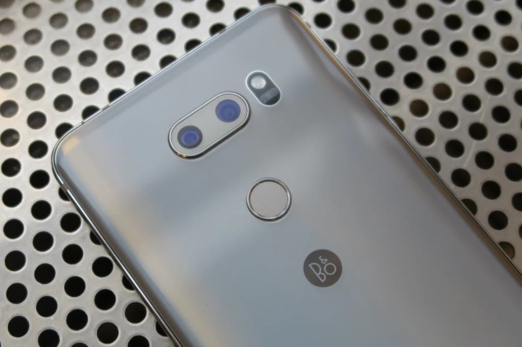 LG V30