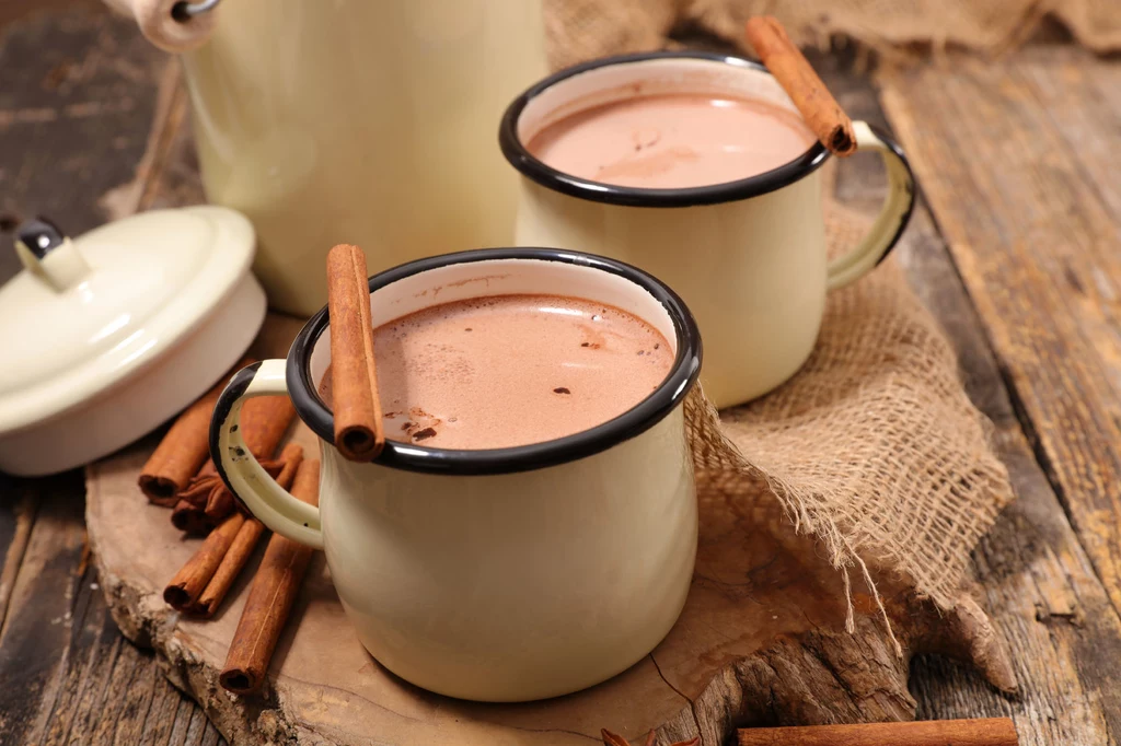 Pij kakao, zwłaszcza z dodatkiem cynamonu! Zimą doskonale rozgrzewa! 