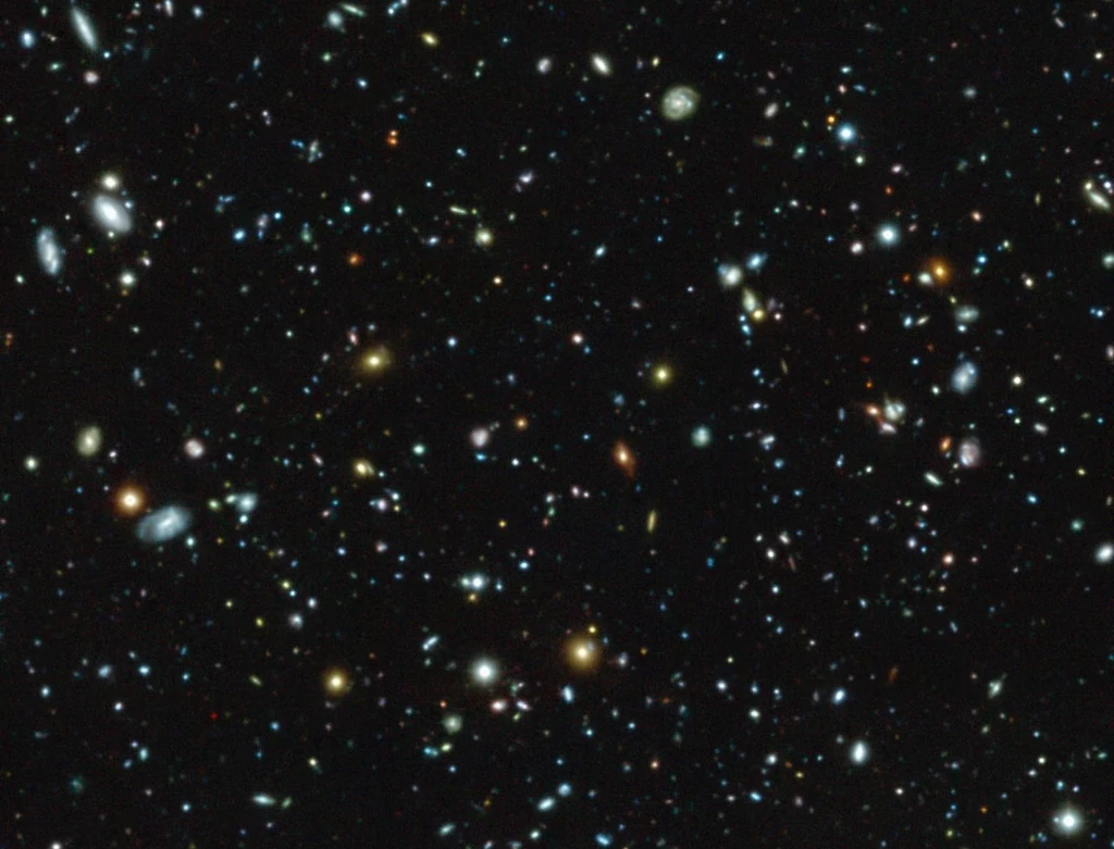 Nowe badania odkrywają tajemnice Ultragłębokiego Pola Hubble'a Nowe badania odkrywają tajemnice Ultragłębokiego Pola Hubble'a