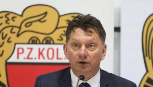 Prezes Polskiego Związku Kolarskiego Dariusz Banaszek podczas konferencji prasowej
