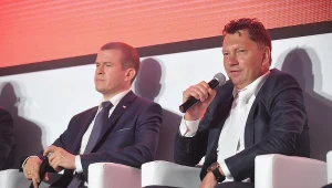 Minister sportu i turystyki Witold Bańka (L) i prezes PZKol Dariusz Banaszek (P) 