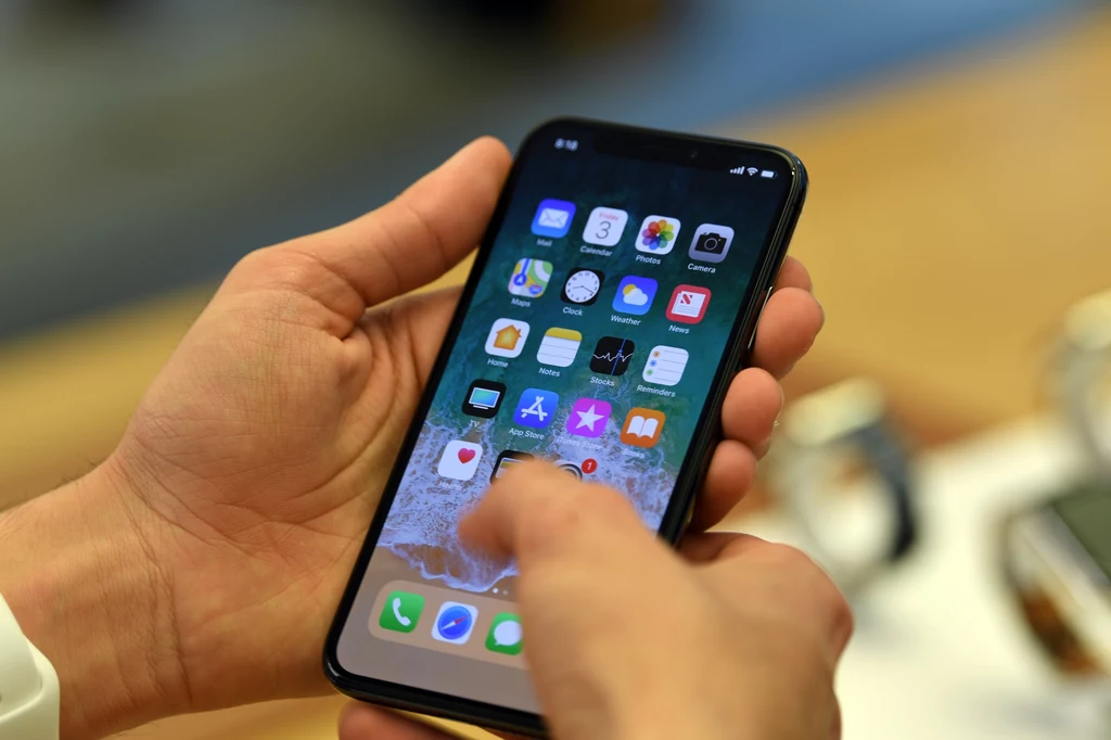 iPhone X dostał między innymi trzy nowe tapety