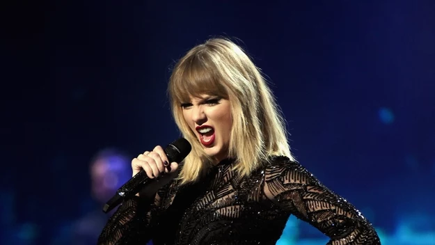 Tak Taylor Swift wyglądała w lutym 2017 roku podczas koncertu w Houston, w Teksasie, w ramach imprezy poprzedzającej Super Bowl