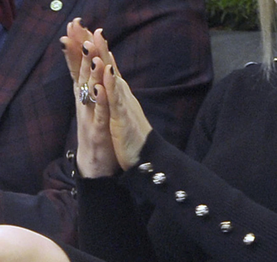 Czy to pierścionek zaręczynowy? Czy to pierścionek zaręczynowy?