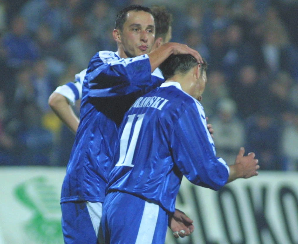 Mariusz Śrutwa (z lewej) i Damian Gorawski w barwach Ruchu Chorzów w 2002 roku