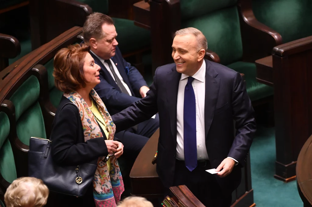 Lider PO Grzegorz Schetyna oraz wicemarszałek Sejmu Małgorzata Kidawa-Błońska podczas dzisiejszego posiedzenia Sejmu