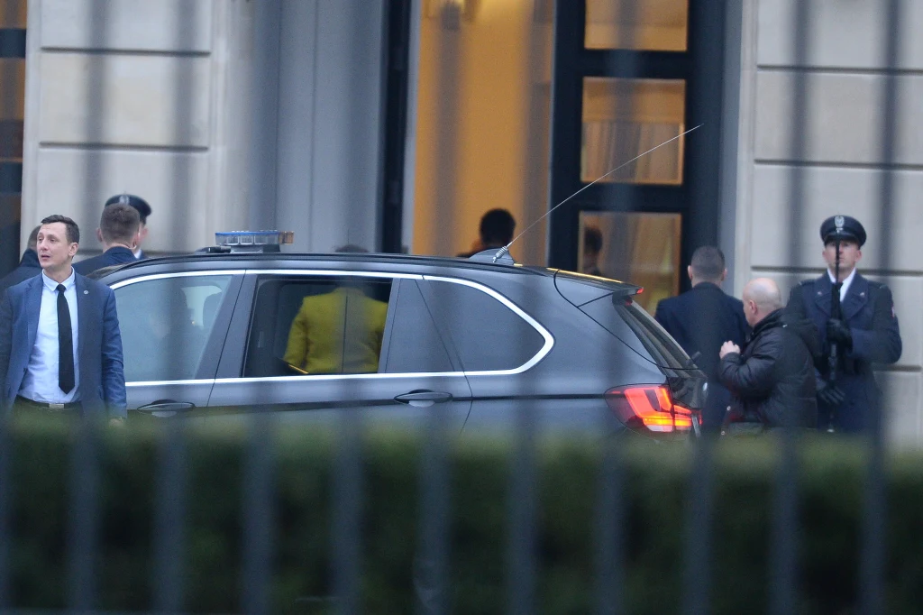 Premier Beata Szydło przed Pałacem Prezydenckim