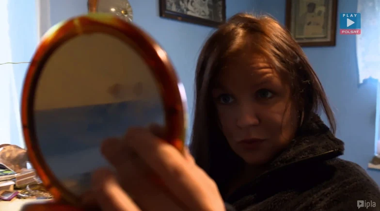 Asia zdecydowała się przefarbować włosy na ciemny kolor