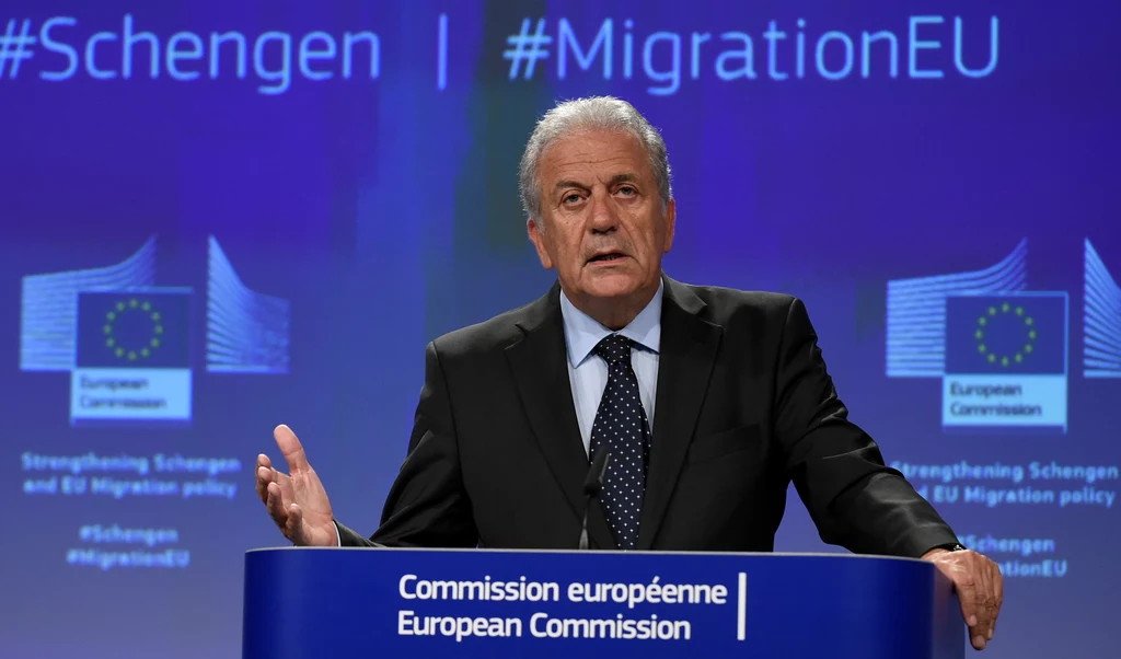 Unijny komisarz ds. migracji Dimitris Awramopulos Unijny komisarz ds. migracji Dimitris Awramopulos