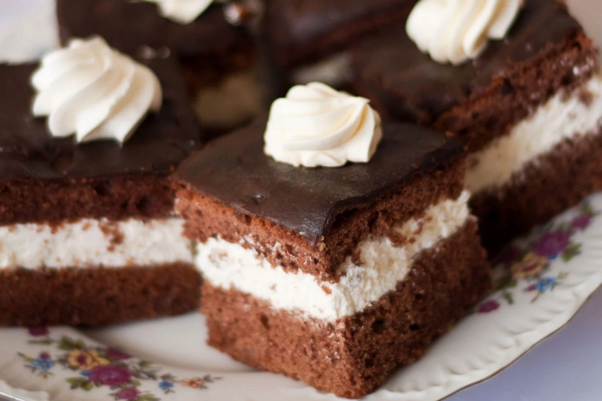 wuzetka powstała jako efekt konkursu na ciasto, które miało promować Warszawę