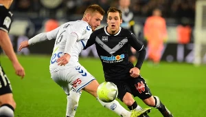 Piłkarz Girondins Bordeaux Valentin Vada (z prawej) i Jeremy Grimm