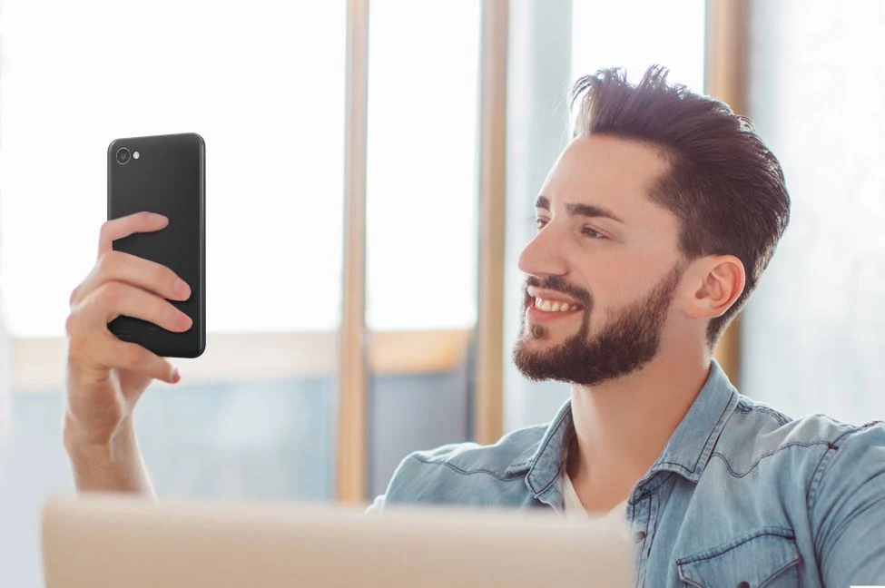 Model Q6 jest jednym z urządzeń LG, które posiadają system rozpoznawania twarzy Model Q6 jest jednym z urządzeń LG, które posiadają system rozpoznawania twarzy