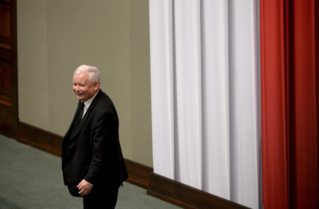 Prawie połowa Polaków pozytywnie ocenia kierunek, w jakim zmierza kraj Prawie połowa Polaków pozytywnie ocenia kierunek, w jakim zmierza kraj