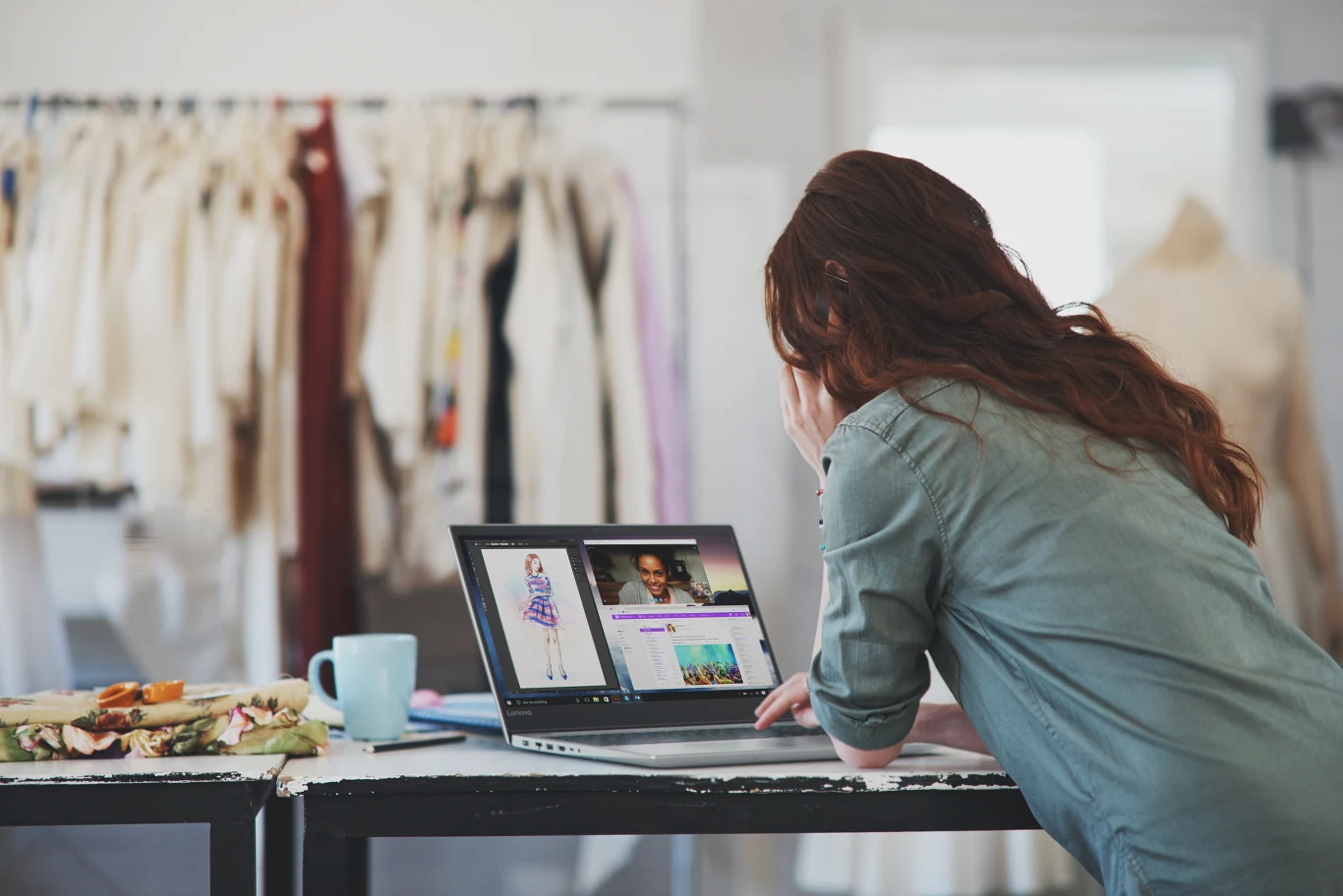 Laptopy IdeaPad posiadają wiele funkcji, które przekształcają je w centrum rozrywki Laptopy IdeaPad posiadają wiele funkcji, które przekształcają je w centrum rozrywki