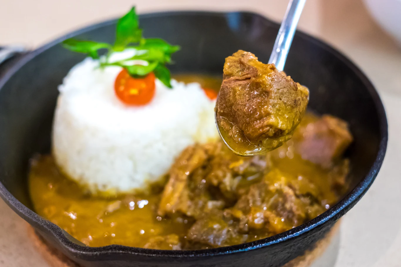 Curry jest jedną z najpopularniejszych przypraw na świecie Curry jest jedną z najpopularniejszych przypraw na świecie