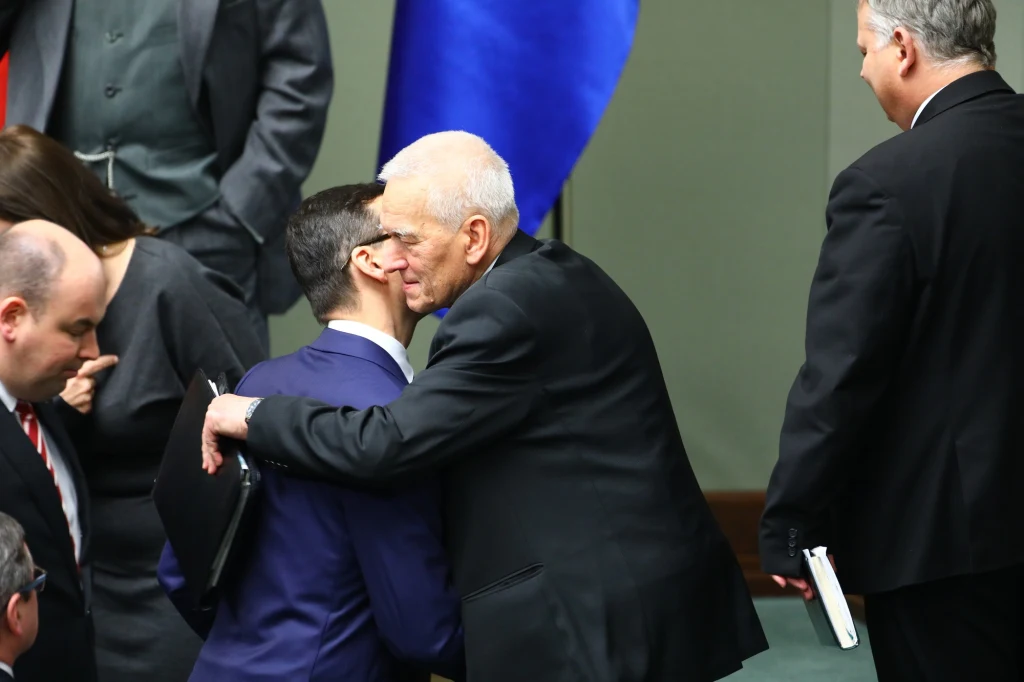 Mateusz Morawiecki i Kornel Morawiecki po wygłoszeniu expose Mateusz Morawiecki i Kornel Morawiecki po wygłoszeniu expose