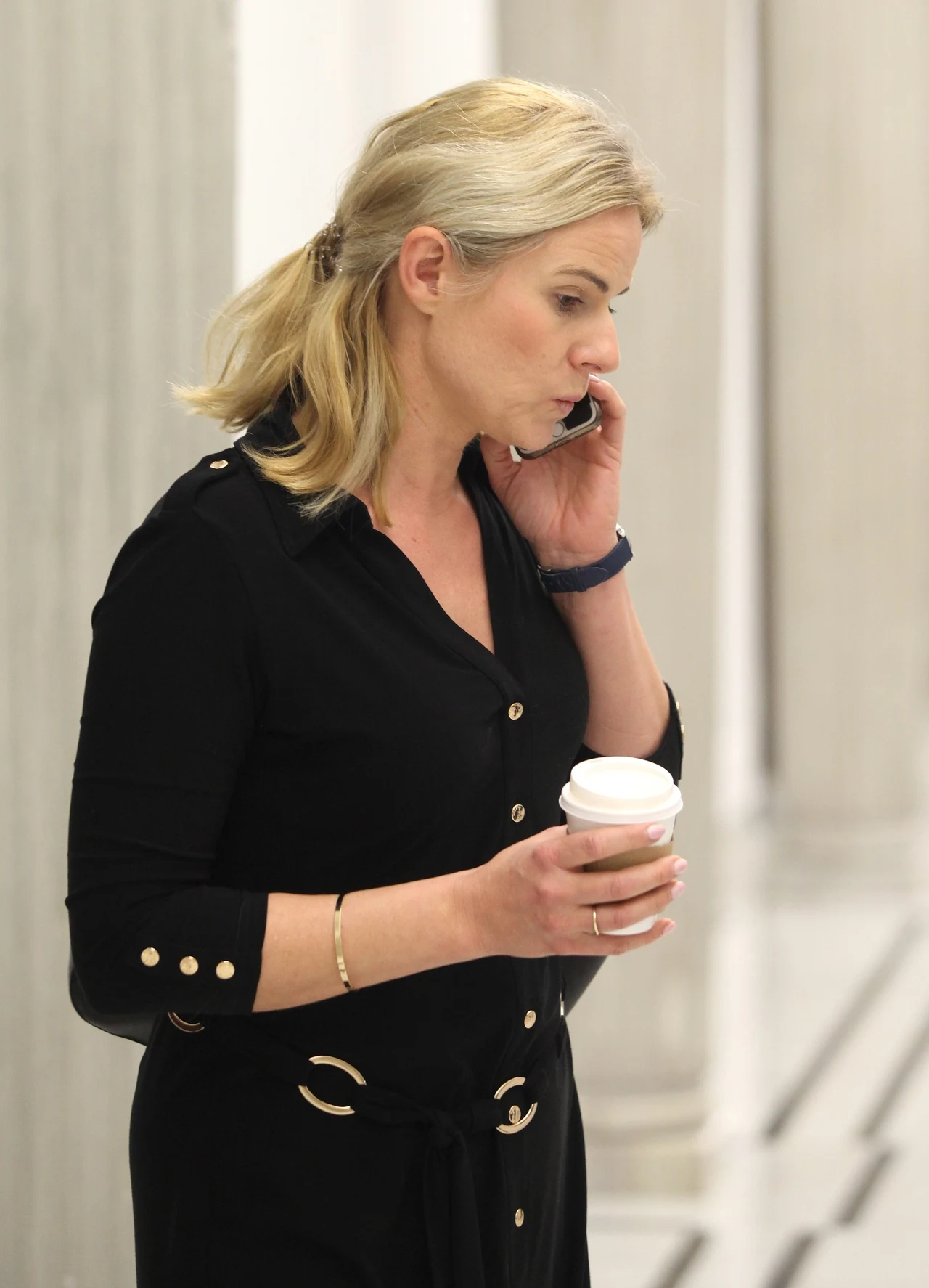 Joanna Schmidt z obrączką na palcu Joanna Schmidt z obrączką na palcu