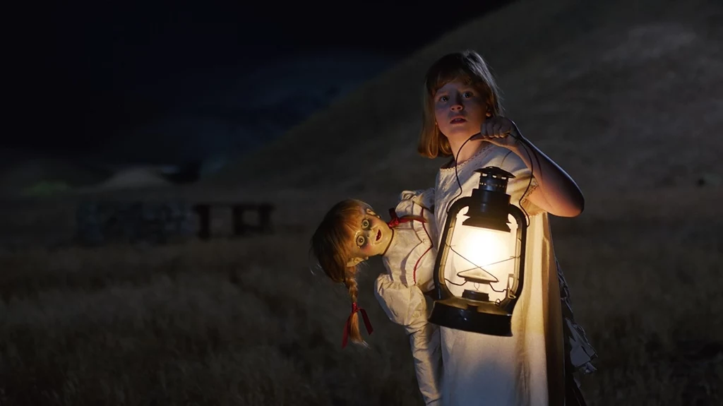 "Annabelle: Narodziny zła" to coś więcej, niż film o morderczej lalce "Annabelle: Narodziny zła" to coś więcej, niż film o morderczej lalce