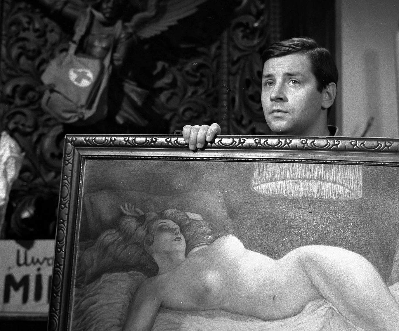 Absolwentem PWST w Warszawie został w 1964 roku i już w tym samym roku oglądać mogliśmy go w małej roli w filmie Pawła Komorowskiego "Pięciu". W kolejnych latach wystąpił jeszcze m.in. w komedii Stanisława Barei "Małżeństwo z rozsądku" (w roli artysty plastyka), serialu "Stawka większa niż życie" (porucznik Nowak) czy "Raju na ziemi" Zbigniewa Kuźmińskiego (na zdjęciu, kapral Wiktor Szarówka).