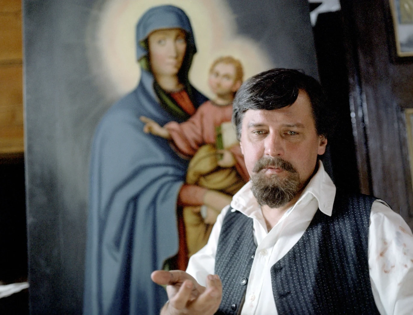 W historycznym serialu Janusza Zaorskiego "Panny i wdowy" wcielił się zaś w malarza Henryka - kuzyna głównych bohaterów produkcji - Lechickich.