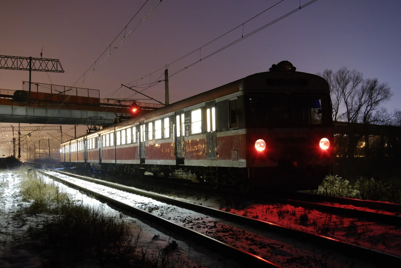 Małopolskie: Pociąg śmiertelnie potrącił osobę przechodzącą przez tory, zdj. ilustracyjne Małopolskie: Pociąg śmiertelnie potrącił osobę przechodzącą przez tory, zdj. ilustracyjne