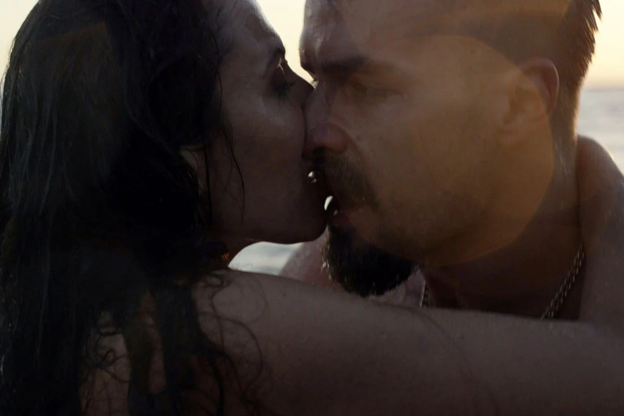 By zrealizować cel, Bela musi wkupić się w łaski zaufanych ludzi z zarządu mafii: Żywego (Piotr Stramowski), Milimetra (Tomasz Oświeciński), Cienia (Sebastian Fabijański) i Siekiery (Aleksandra Popławska). By zrealizować cel, Bela musi wkupić się w łaski zaufanych ludzi z zarządu mafii: Żywego (Piotr Stramowski), Milimetra (Tomasz Oświeciński), Cienia (Sebastian Fabijański) i Siekiery (Aleksandra Popławska).