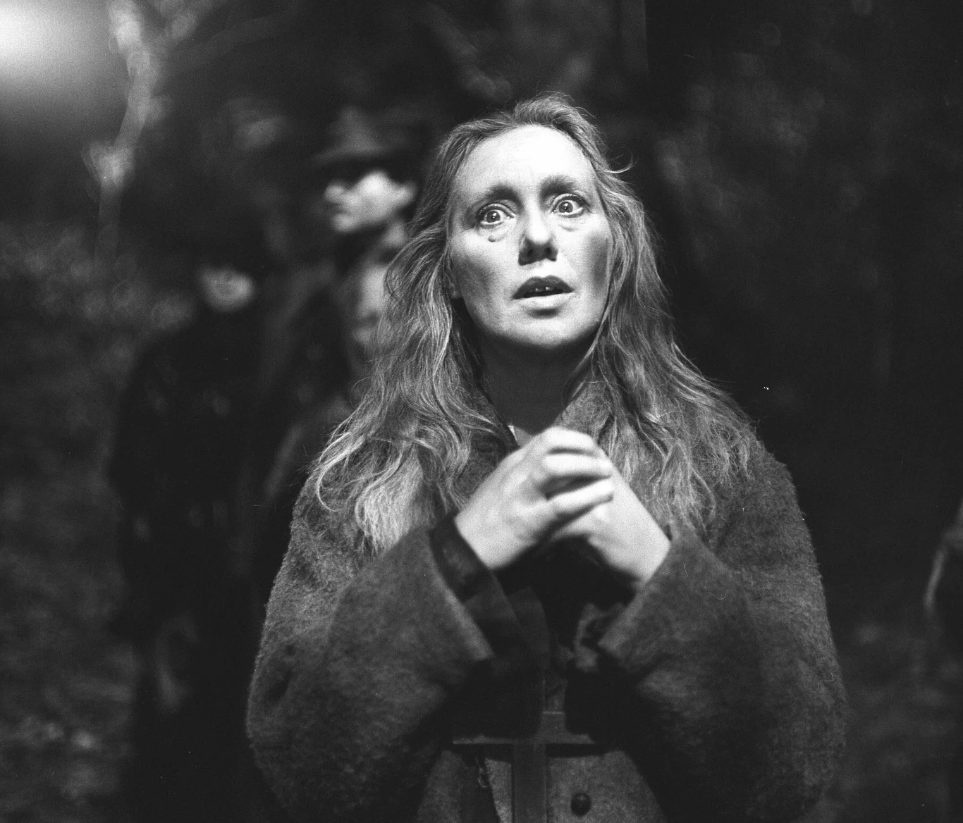 "W teatrze spotykam się z prawdziwym człowiekiem, tu i teraz. Przy filmie pracuje wielu ludzi, jest montaż, aktor nie ma wpływu na ostateczny kształt roli. Kiedyś Krzysztof Zanussi powiedział: 'Im lepiej pani zagra w złym filmie, tym gorzej'. Ja swoim studentom dodaję: 'Dobrze krzyczysz w złej sprawie'" - mówiła artystka w jednym z wywiadów ("Polityka", 2008).