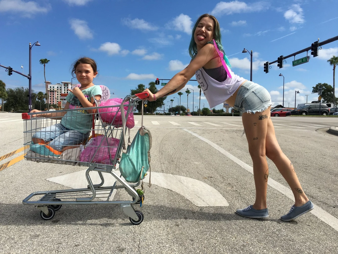 Niezwykłe córka i matka. Brooklynn Prince i Bria Vinaite w "The Florida Project"
