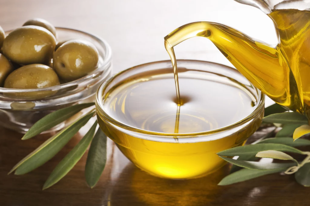 Oliwa z oliwek sprawdzi się jako naturalny, domowy kosmetyk