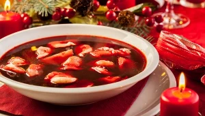 Babcia dolewa do barszczu szklankę tego napoju. Ma lepszy smak i intensywniejszy kolor