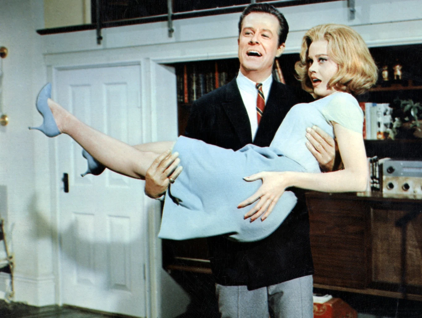 Kolejny film aktorki - komedia "Niedziela w Nowym Jorku" (1963) - wprawił w zachwyt dziennikarza magazynu "Newsday", który nazwał Fondę "najsłodszą i najbardziej utalentowaną z naszych młodych aktorek". W tym samym roku humorystyczny magazyn "The Harvard Lampoon" zarezerwował jednak dla Fondy tytuł "najgorszej aktorki roku".