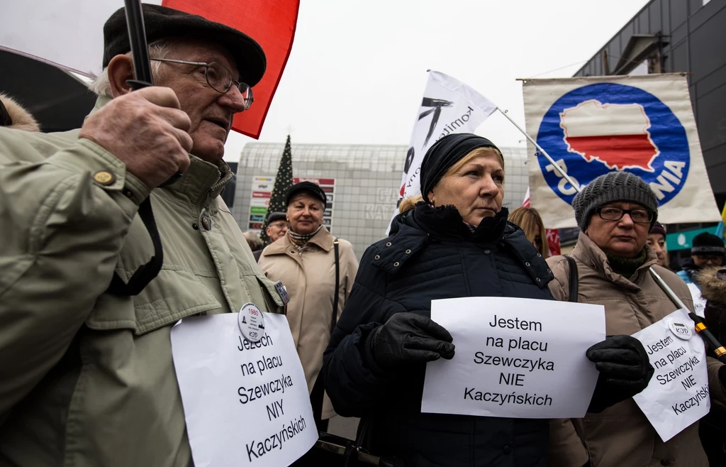 Protest mieszkańców Katowic przeciwko nazwie plac Marii i Lecha Kaczyńskich Protest mieszkańców Katowic przeciwko nazwie plac Marii i Lecha Kaczyńskich