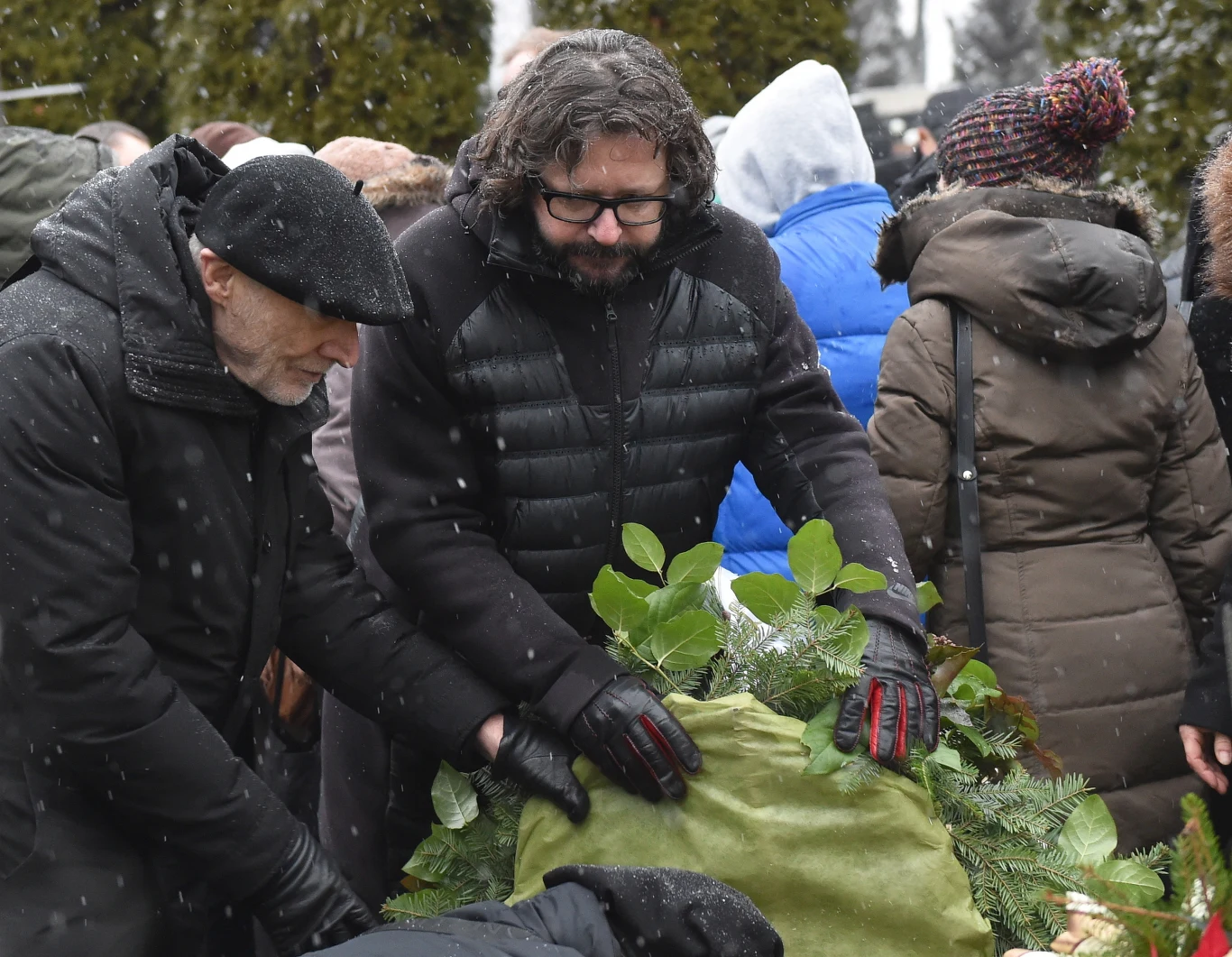 Na uroczystość przybyli wszyscy przedstawiciele świata kultury i sztuki Krakowa m.in.: Grzegorz Turnau (na zdjęciu), Jan Budziaszek, Leszek Długosz, Adam Zagajewski, Anna Dymna i Jerzy Fedorowicz. Na uroczystość przybyli wszyscy przedstawiciele świata kultury i sztuki Krakowa m.in.: Grzegorz Turnau (na zdjęciu), Jan Budziaszek, Leszek Długosz, Adam Zagajewski, Anna Dymna i Jerzy Fedorowicz.