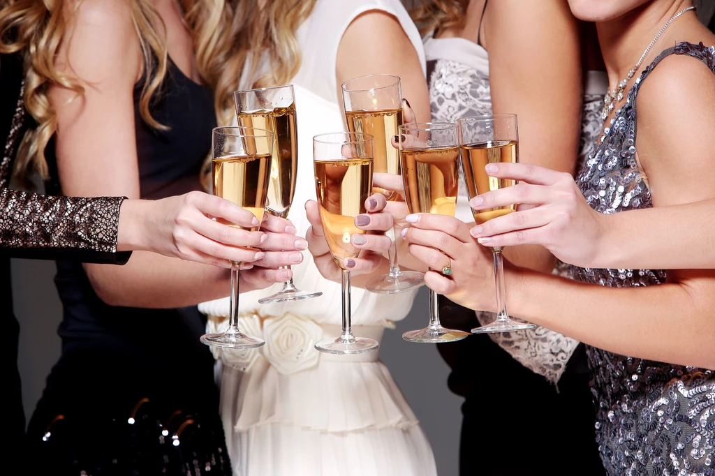 Przy wyborze dobrego szampana warto zwrócić uwagę m.in. na bąbelki