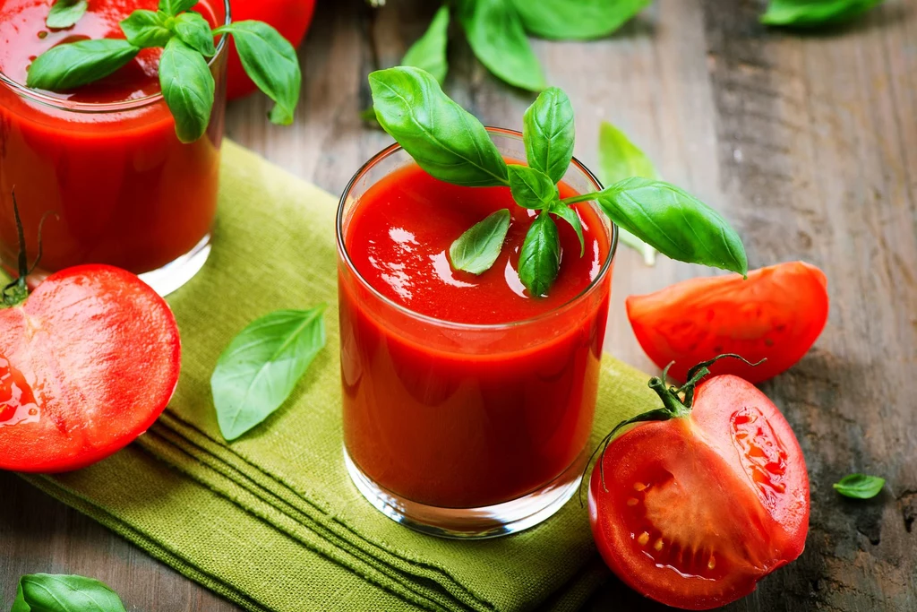 Pij sok pomidorowy. Najlepiej szklankę dziennie