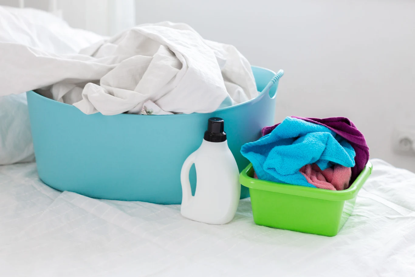 Dodajesz do prania ten popularny produkt? Przez niego twoje ubrania szybciej się niszczą Dodajesz do prania ten popularny produkt? Przez niego twoje ubrania szybciej się niszczą