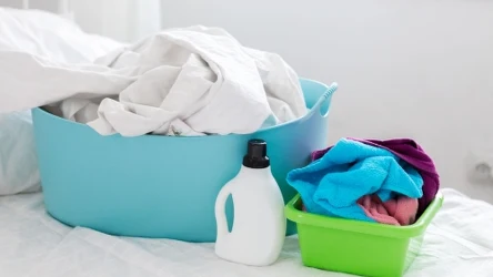 ​Dodajesz do prania ten popularny produkt? Przez niego twoje ubrania szybciej się niszczą