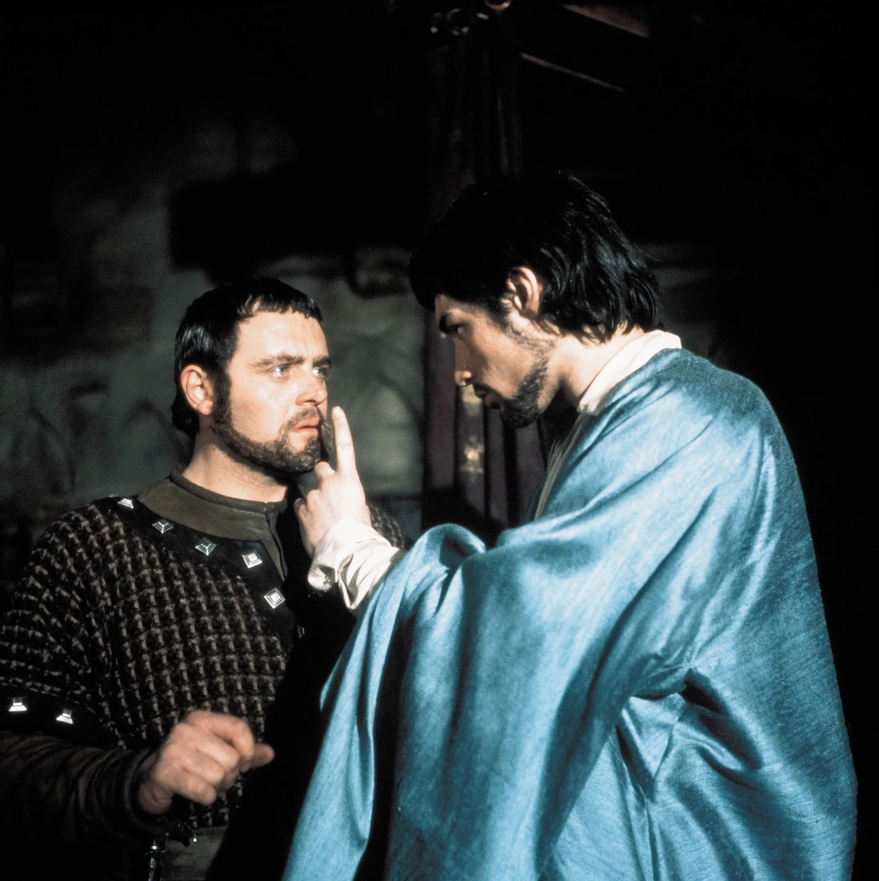 Hopkins występował w najpoważniejszych produkcjach teatru, m.in. w sztuce Augusta Strindberga "Taniec śmierci", za który to występ chwalił go Olivier w swoich pamiętnikach "Confessions of an Actor". Powtarzalność ról teatralnych przestała jednak wystarczać młodemu, ambitnemu aktorowi. Hopkins zapragnął sławy gwiazdy filmowej. 

W 1968 roku dostał swoją szansę i wystąpił w dramacie historycznym "Lew w zimie" Anthony'ego Harveya u boku Petera O'Toole'a i Katharine Hepburn. Od tego momentu Hopkins zaczął coraz bardziej odchodzić od scen teatralnych na rzecz telewizyjnego studia.