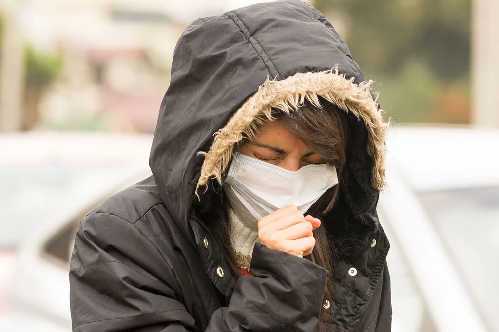 Smog wywołuje kaszel, duszności, bóle głowy i swędzenie śluzówki nosa