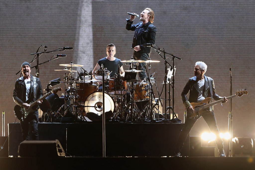 Grupa U2 podczas jednego z koncertów w ramach trasy "The Joshua Tree Tour 2017"