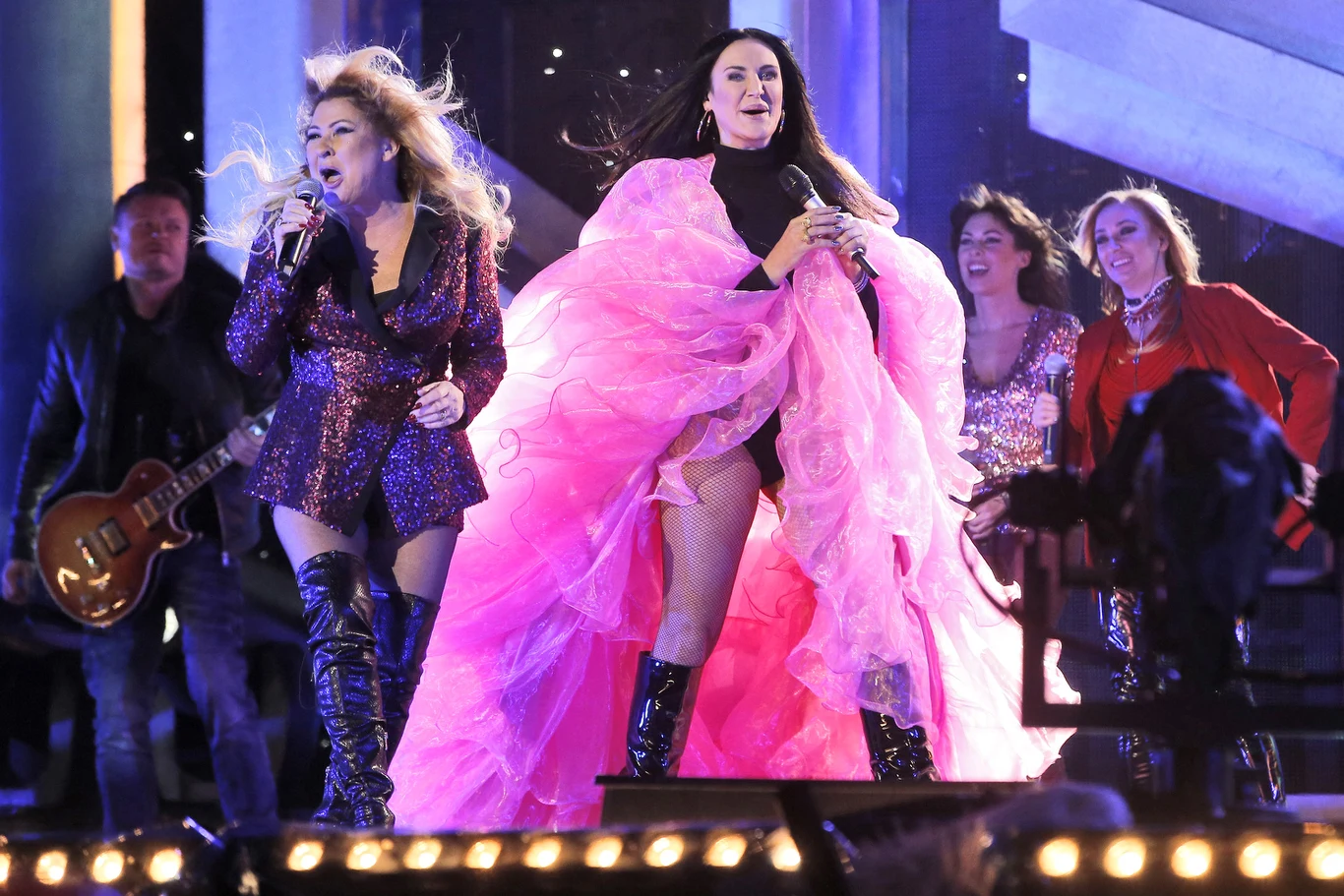 Beata Kozidrak i Kayah były gwiazdami sylwestra TVN, który odbył się na placu Bankowym w Warszawie.