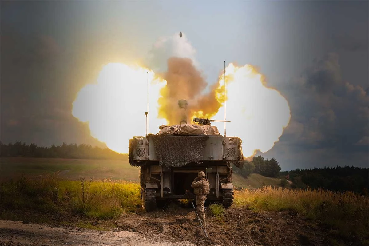 Haubica samobieżna M109A6 Paladin podczas manewrów w Niemczech