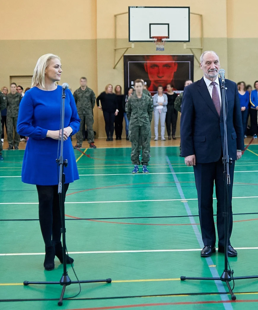 Dominika Figurska i Antoni Macierewicz