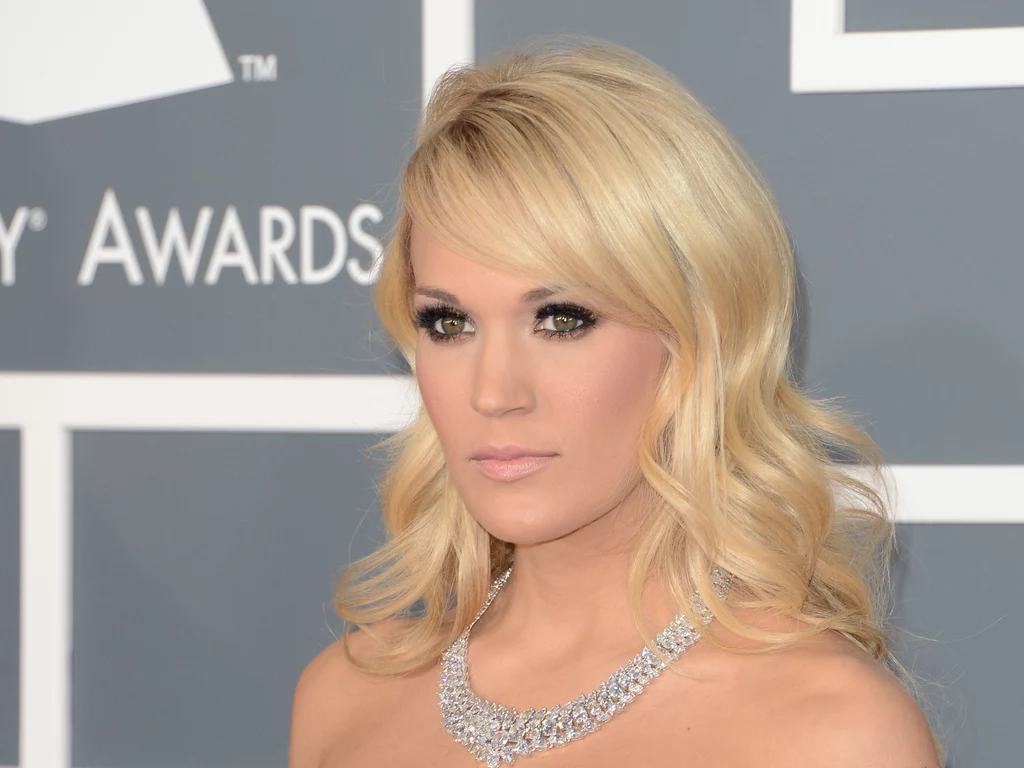 Carrie Underwood założono na twarzy 40 szwów