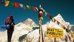 Tłumy będą szarżować Mount Everest, ale jest jeden problem. Brak drabinek