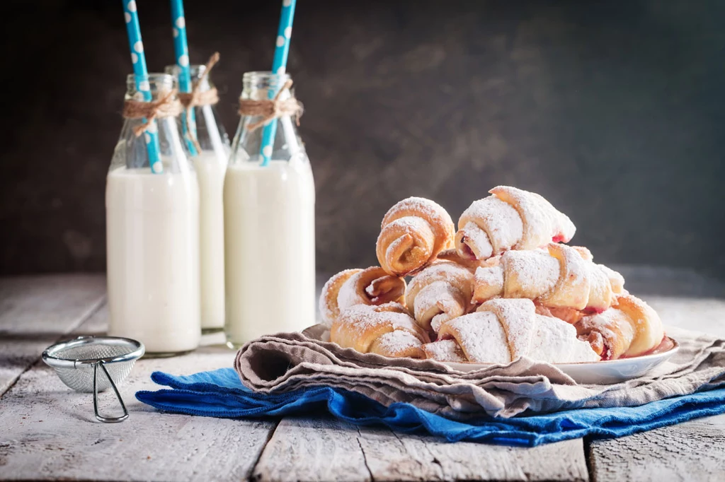 Ciasto będzie idealne jeśli jajka ubijesz z kilkoma kroplami soku cytrynowego