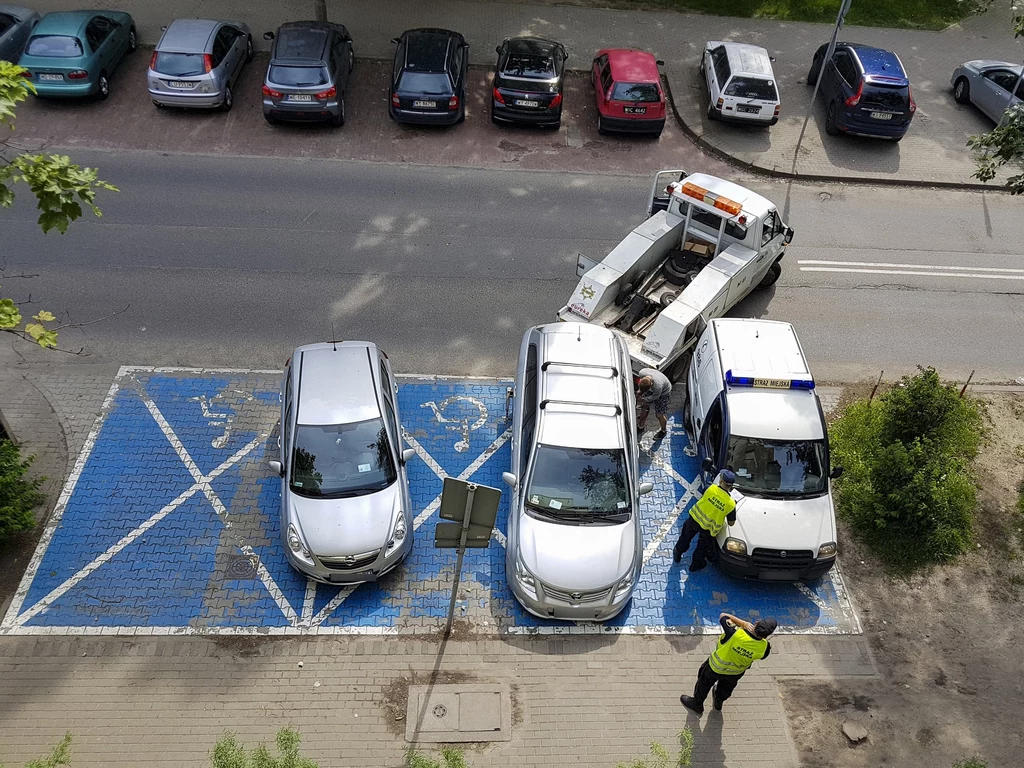 Kierowcy, których auta zostają odholowane, muszą liczyć się w tym roku z wyższymi opłatami